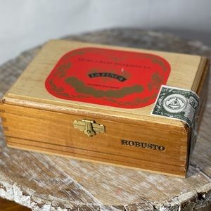 Robusto wood cigar box